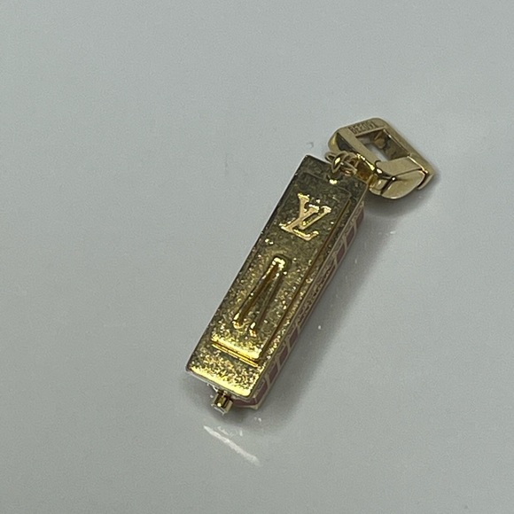 LOUIS VUITTON CABLE CAR 18KT GOLD & DIAMOND & SAPPHIRE CHARM PENDANT - Picture 2 of 12